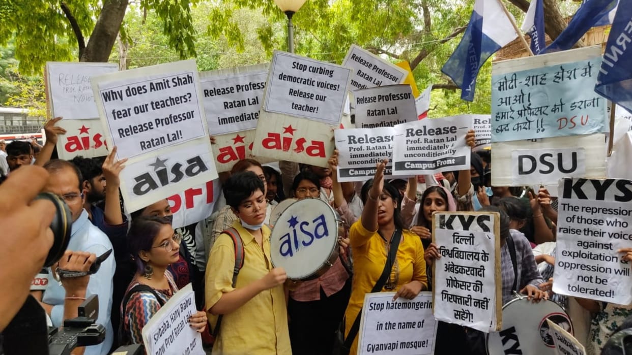 Gyanvapi Shivling DU professor Ratanlal disputed statement arrested student organisations AISA and others protest in Delhi University