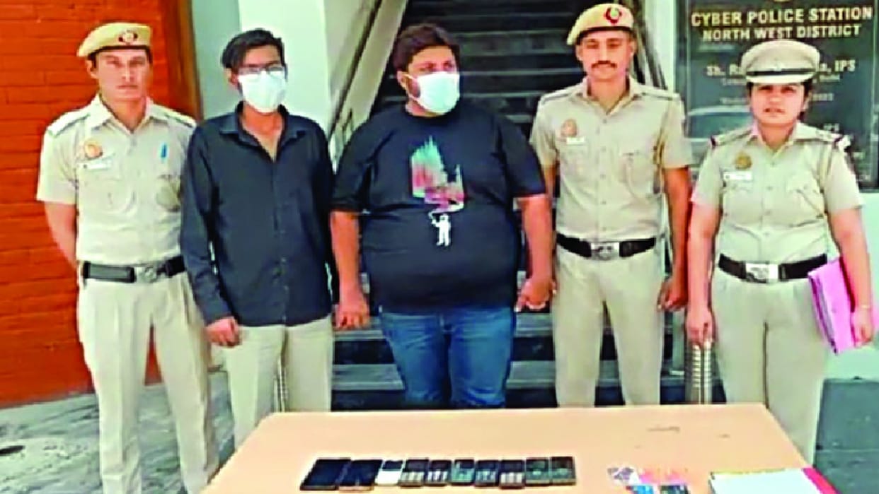 Fake call center busted in Delhi Paschim Vihar, six including four women arrested