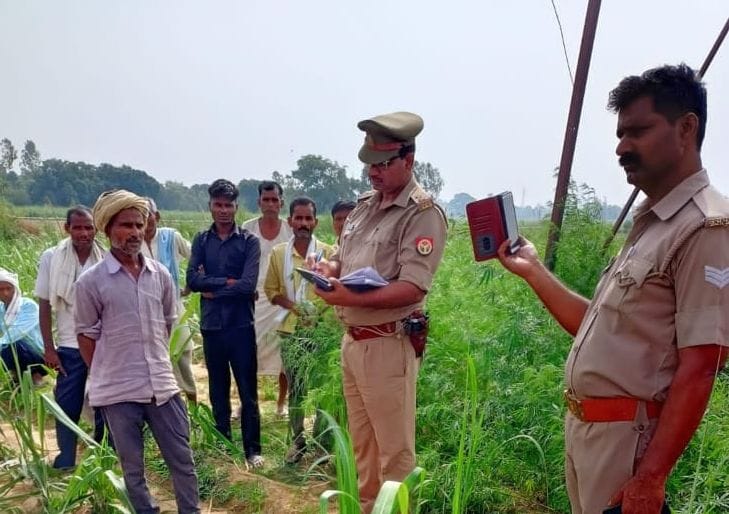 hardoi news,Dead body of young man found hanging