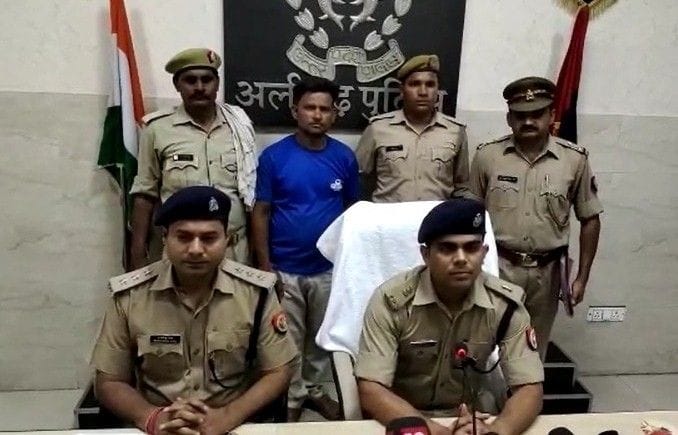Aligarh: Smuggler arrested with ganja worth one crore