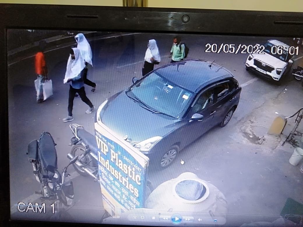 Retired navy officer's car snatched by showing revolver