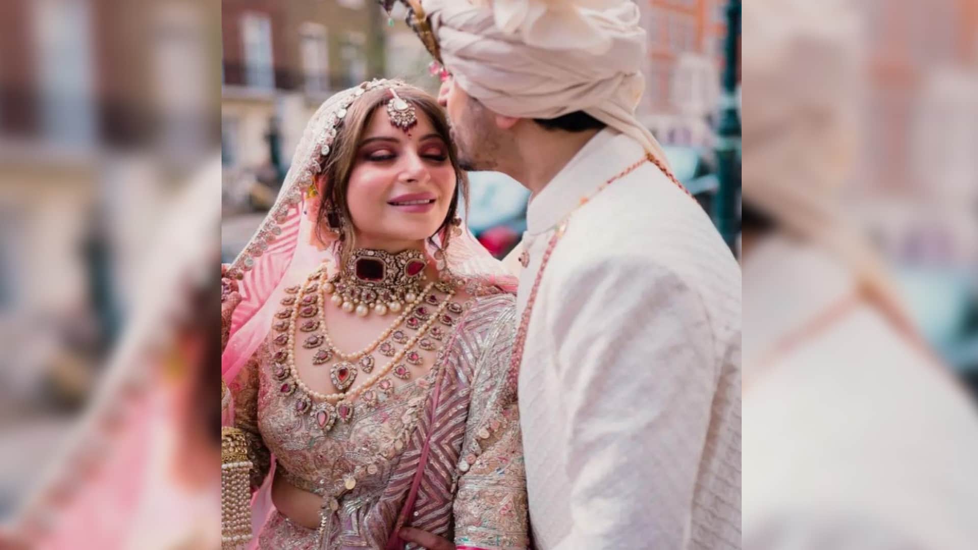 kanika kapoor dances to baby doll with husband gautam gives him a kiss at post wedding party