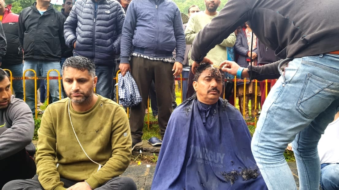 Srinagar Security beefed up in Srinagar after target killing in Kulgam checking of commuters coninues