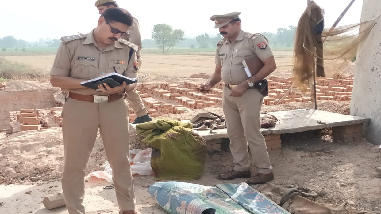 Amroha colleague murdered bhattha wager by slitting throat ran away