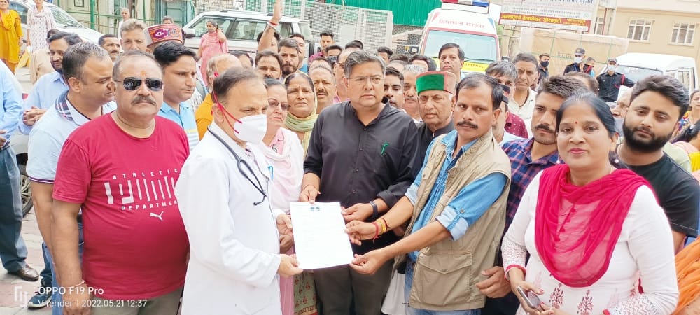 Congress angry over absence of pediatric and orthopedic specialist in Palampur hospital