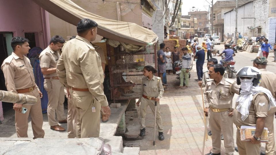 clashes between two sides panic spread due to stone pelting and firing in firozabad