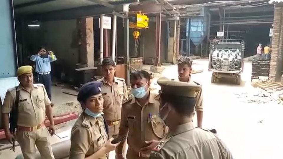 Oxygen cylinder kept in DCM parked in factory explodes one killed and two injured in agra