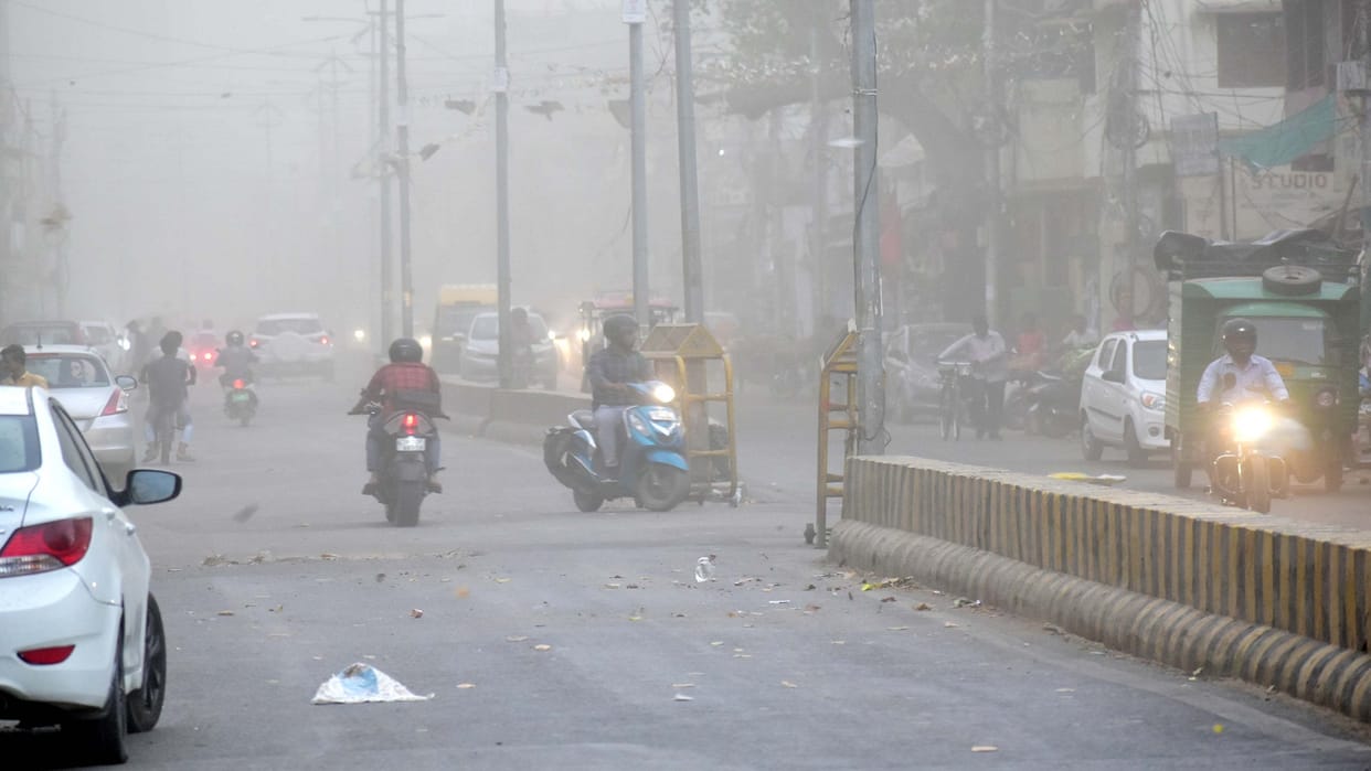 Temperature In Prayagraj rained during the day, the weather changed in the evening