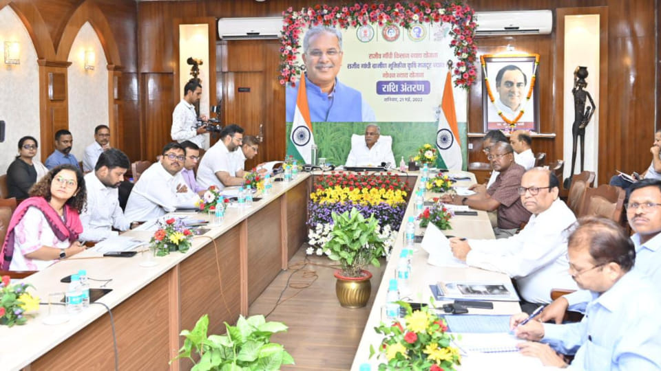 Rajiv Gandhi Death Anniversary CM Bhupesh Baghel transferred 1804.50 crores in accounts of farmers and women