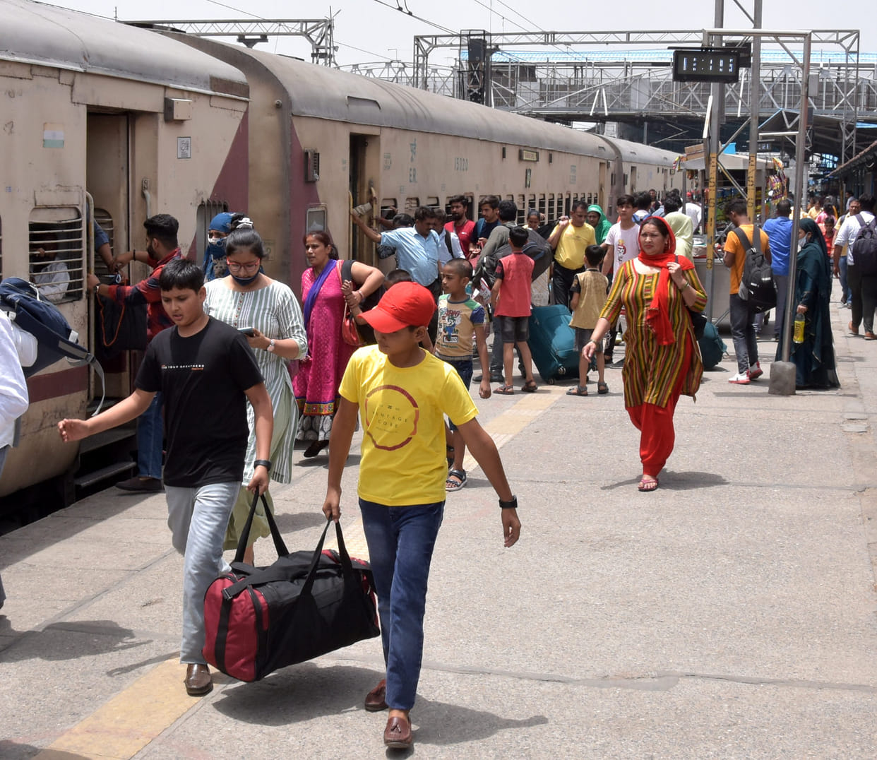 Passengers' troubles increased due to cancellation of trains