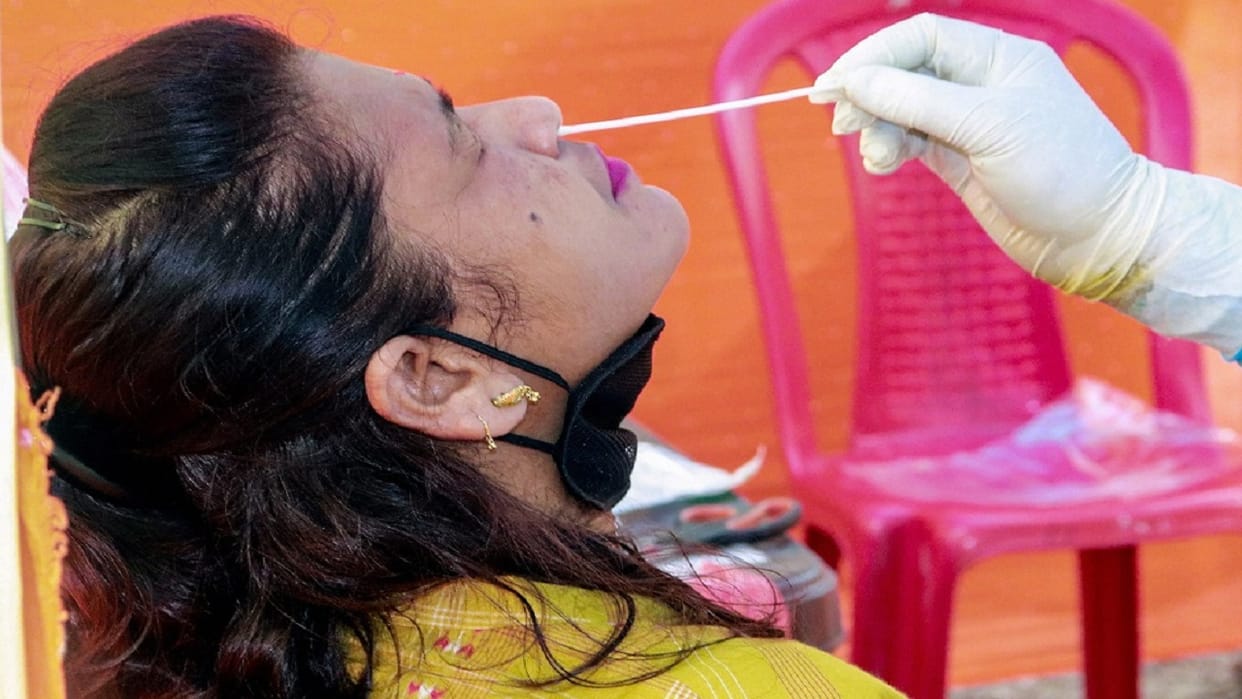 Corona cases increasing in Jhansi 12 infected found on Saturday