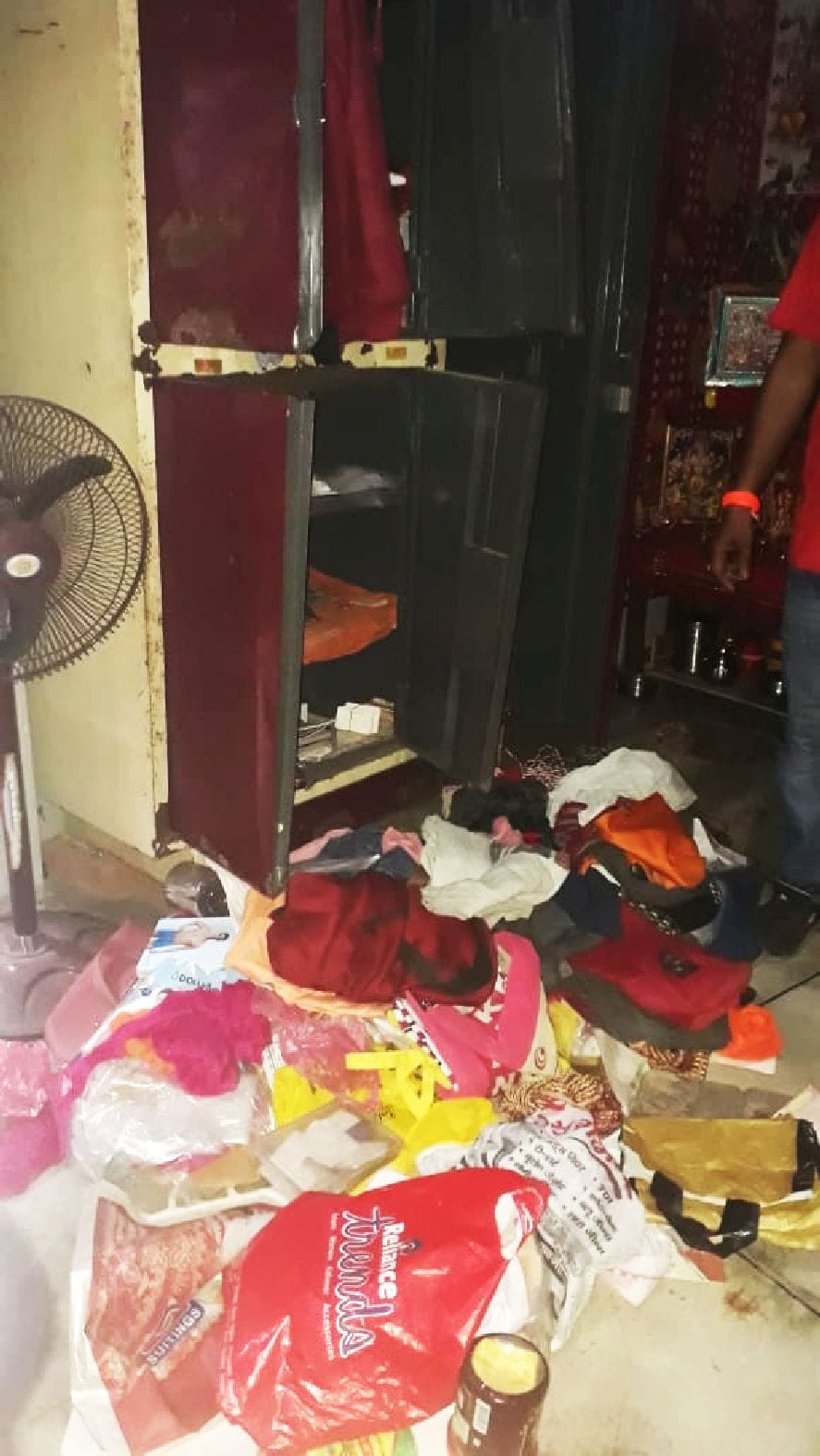 Theft by breaking the locks of the locked house in Karbala