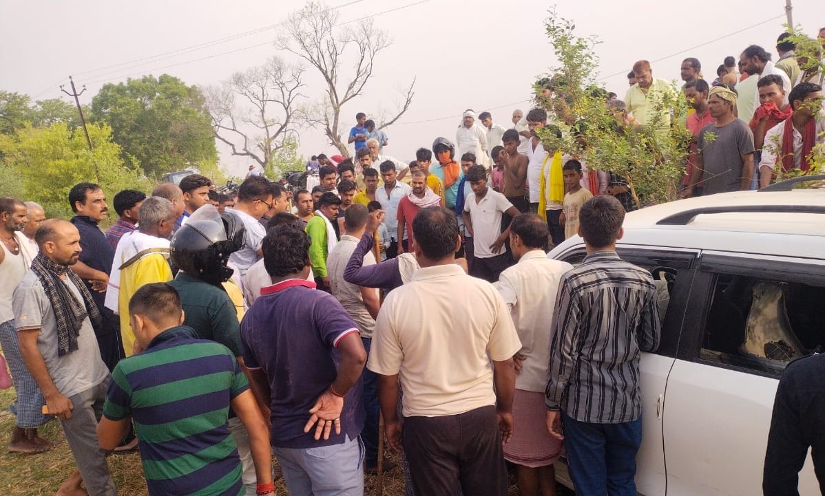 Uncontrollable jeep overturns in ditch, one dead, seven injured