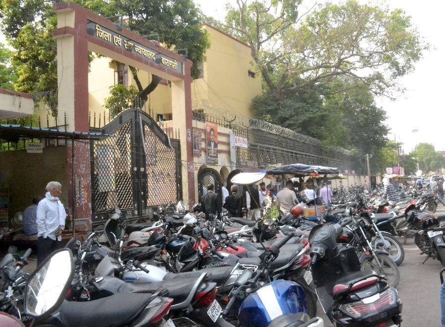 Illegal stand in Varanasi Dabangai is such that everyone face problem fights every day and traffic jam