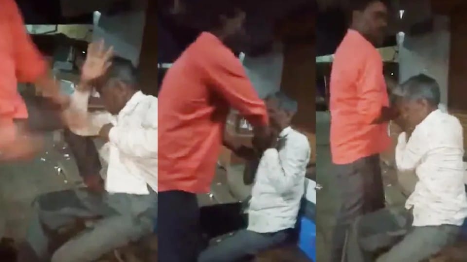 Mob Lynching in Neemuch: BJP leader thrashes old man by saying 'you are a Muslim', police found dead body