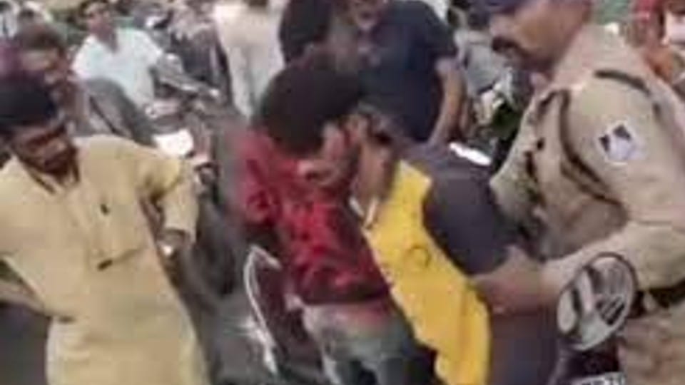 Ujjain: Muslim youth was taking the married woman to get married by trapping her in a love trap, the family reached and beat her up