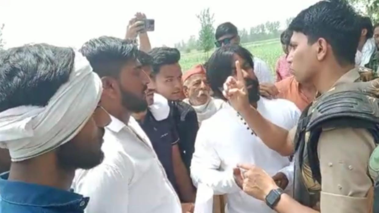 Muzaffarnagar: Police stopped youths going to Pawati Khurd outside the village, alleging remarks on Tyagi society