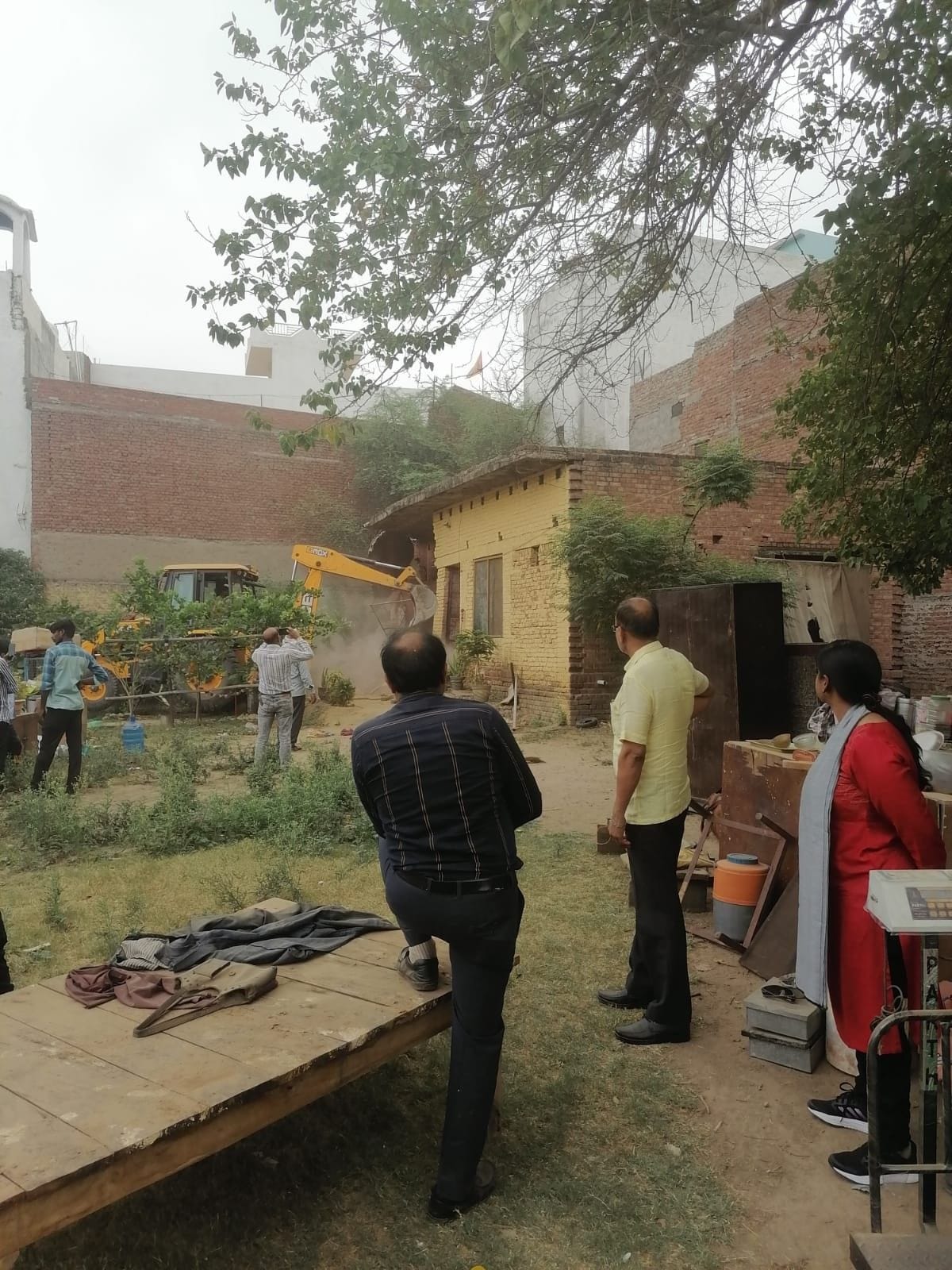 Aligarh: ADA removed from land worth 11 crores, got construction demolished
