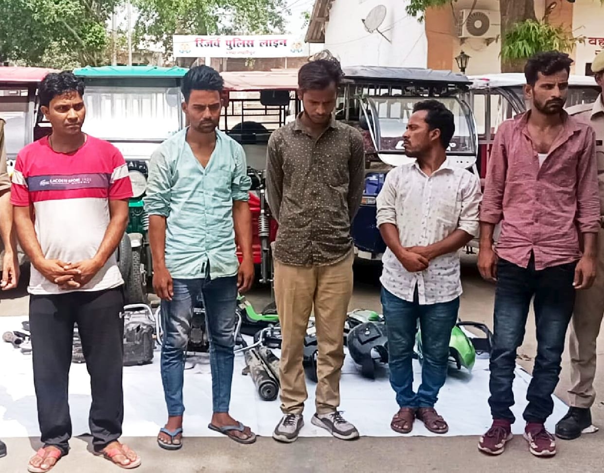 Five members of e-rickshaw thief gang caught