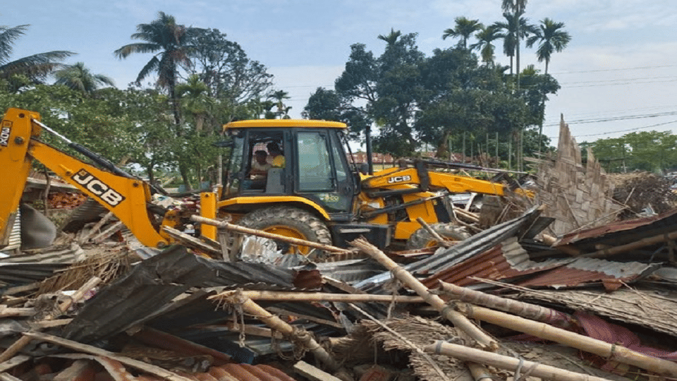 buldozer on unauthorised land of sp leader