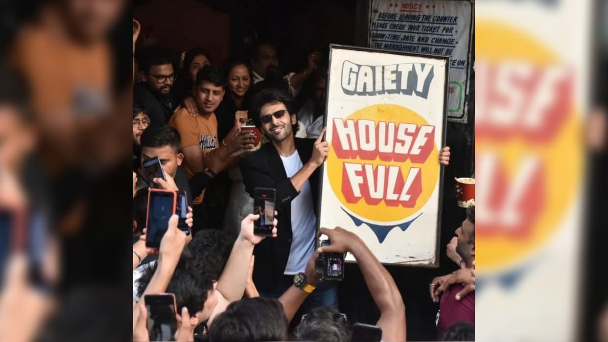 Bhool bhulaiyaa 2 actor Kartik aaryan arrives at Getty Cinema to watch his film, shares photo with Housefull board
