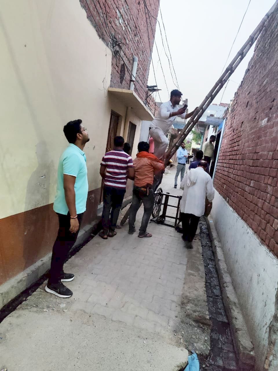 Electricity theft report against 17 people