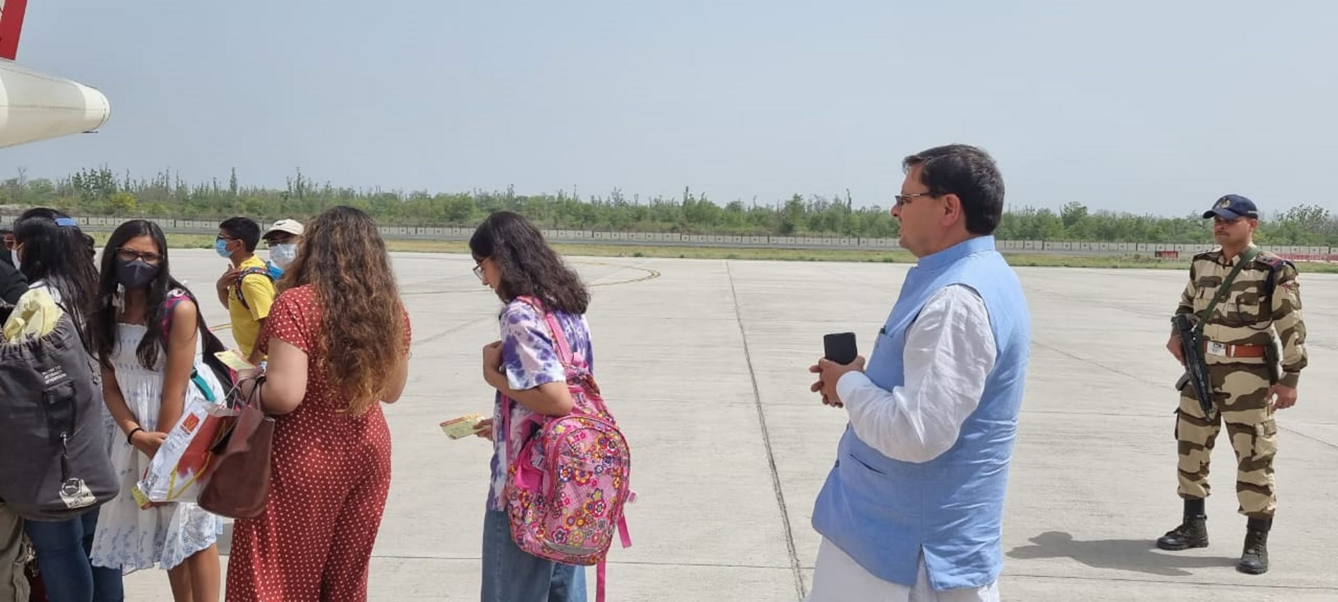 CM Pushkar Singh Dhami Photo viral on social media, Traveled in economy class, took Chardham yatra feedback from passengers