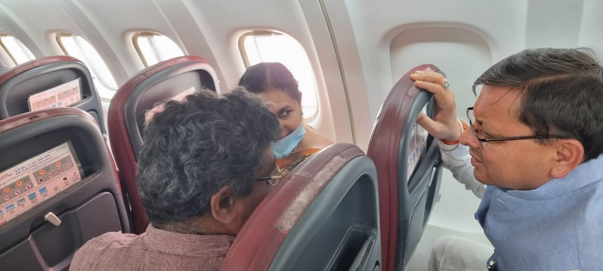 CM Pushkar Singh Dhami Photo viral on social media, Traveled in economy class, took Chardham yatra feedback from passengers