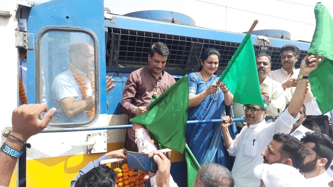 MP flagged off Jammu Tawi train in Dabwali
