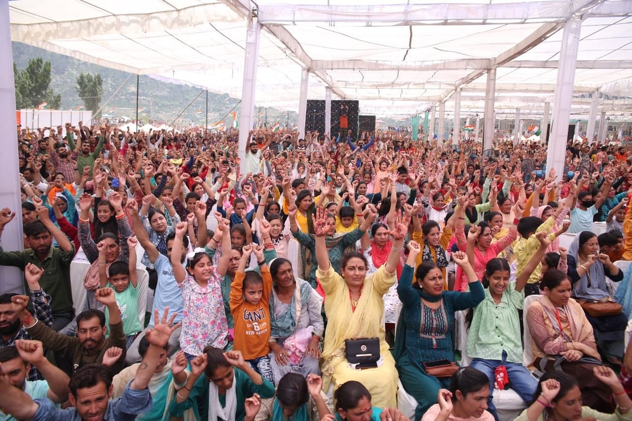 Thousands of people paid tribute to the sacrificers