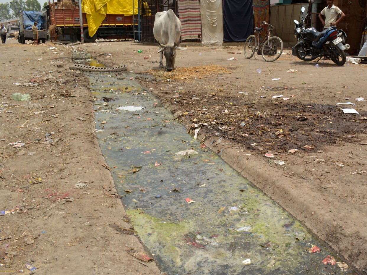 hardoi news,Millions of business but the system is useless