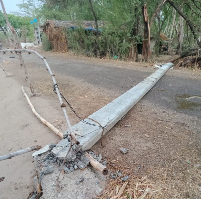 The storm blew out the electricity of fifty villages