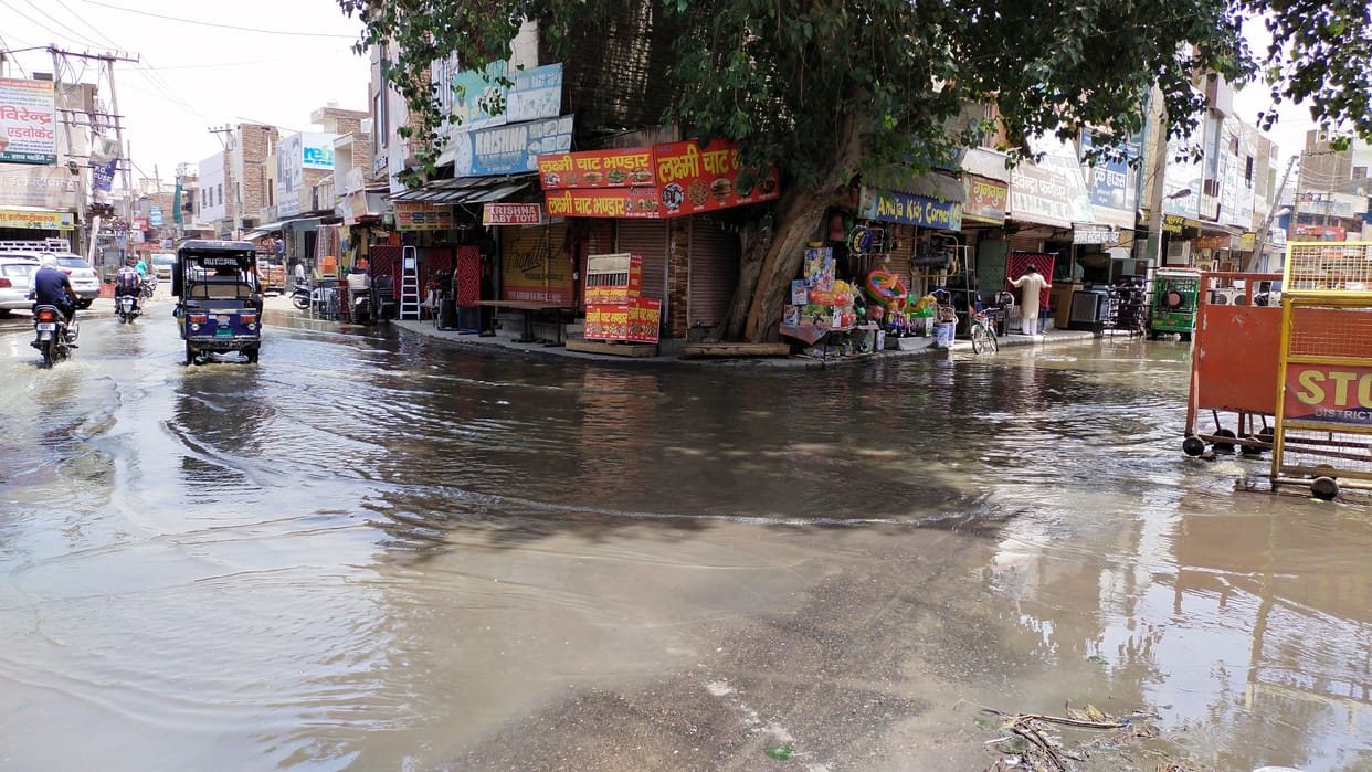 Sewerage overflow at Jawahar Chowk even before monsoon