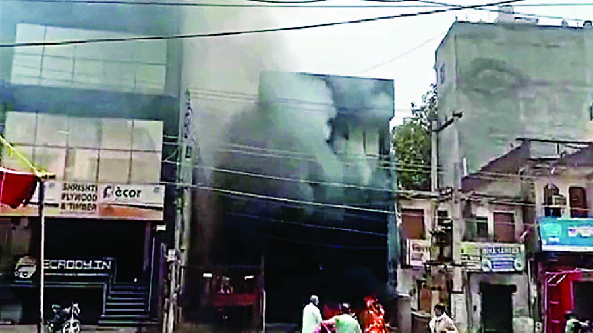 Fire in Faridabad: Satveer left the 10-day-old girl crying, had celebrated the first wedding anniversary with his wife two days ago.