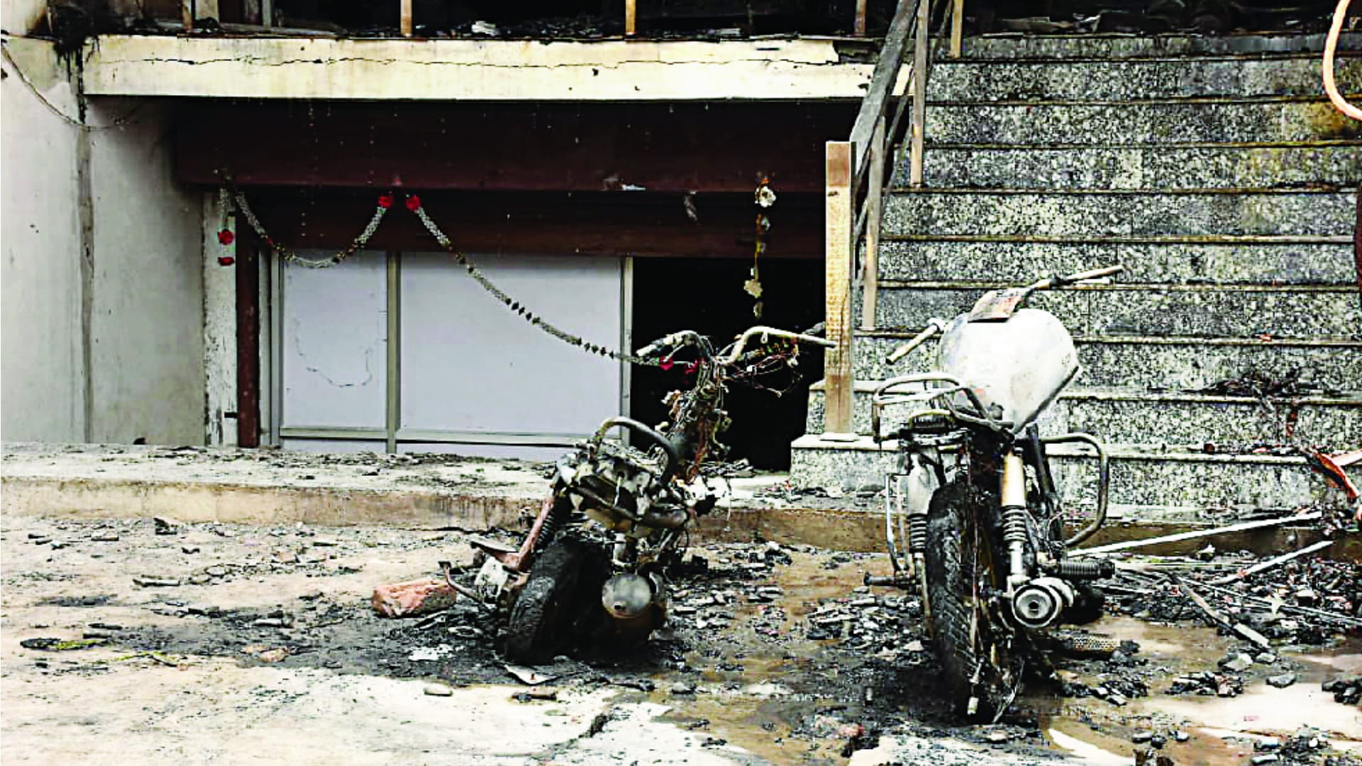 Fire in Faridabad: Satveer left the 10-day-old girl crying, had celebrated the first wedding anniversary with his wife two days ago.