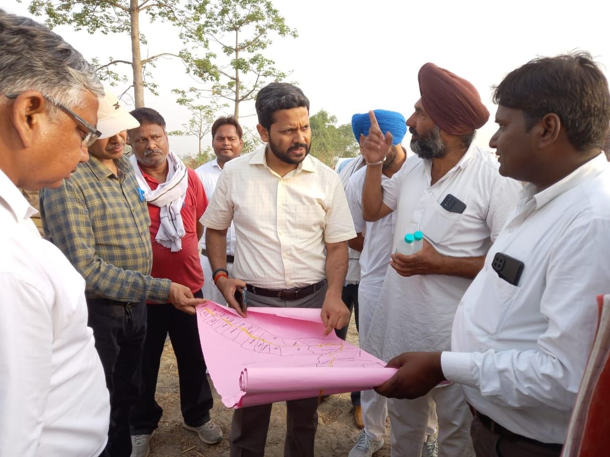 Engage more laborers, get the excavation of the Gomti river completed soon