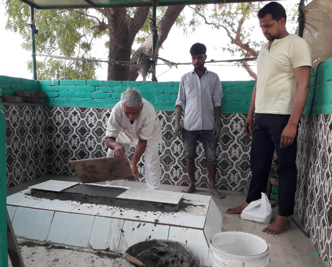 Anti-social elements broke the tomb in village Fakharpur