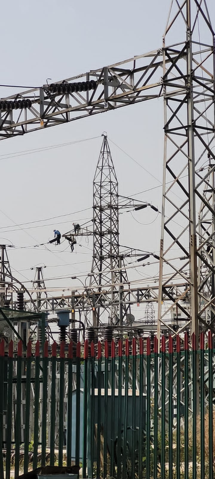 Electricity was interrupted for three hours in half the city