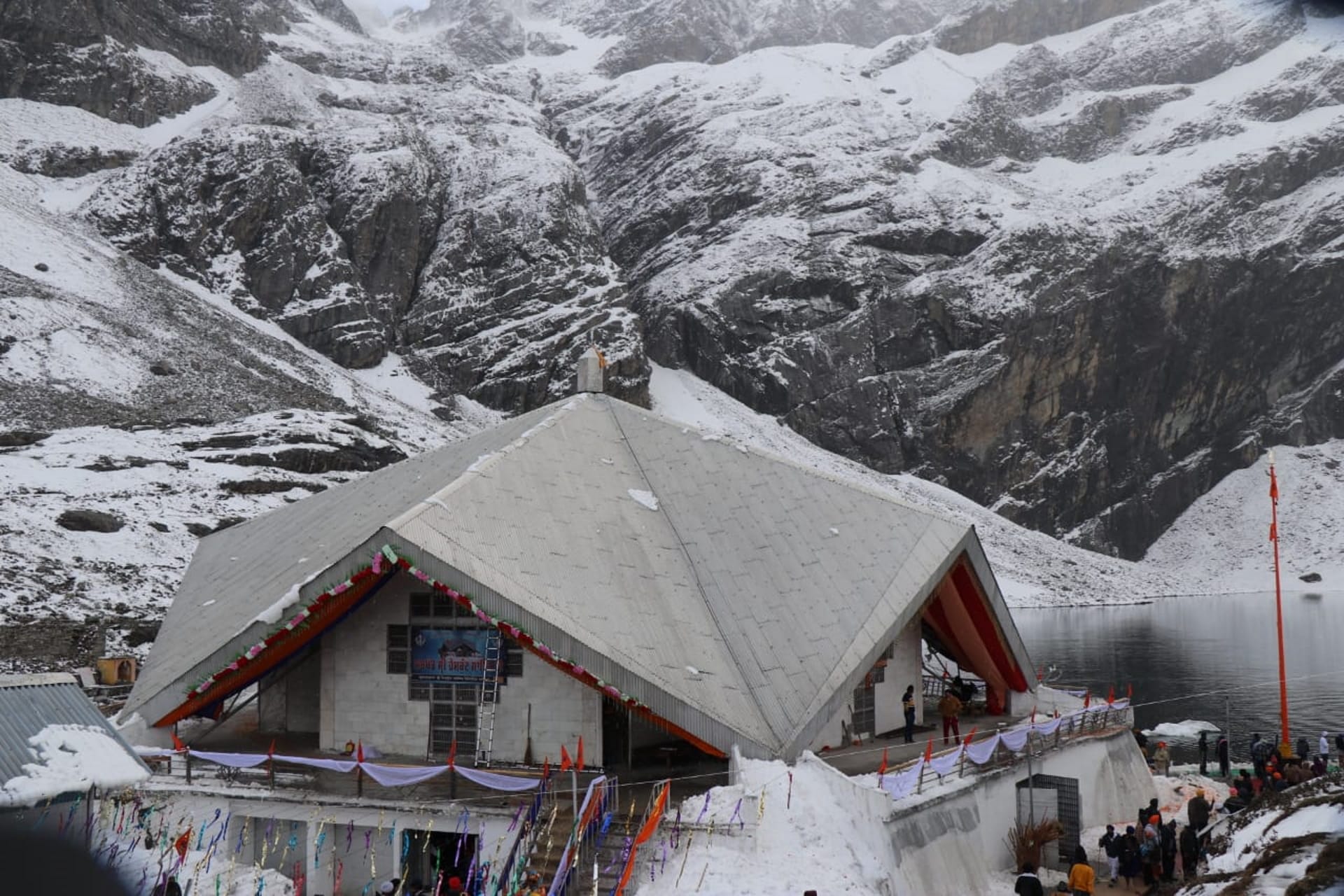 Char Dham Yatra 2022, Hemkund Sahib doors opened, Snowfall in Hemkund Sahib, See photos