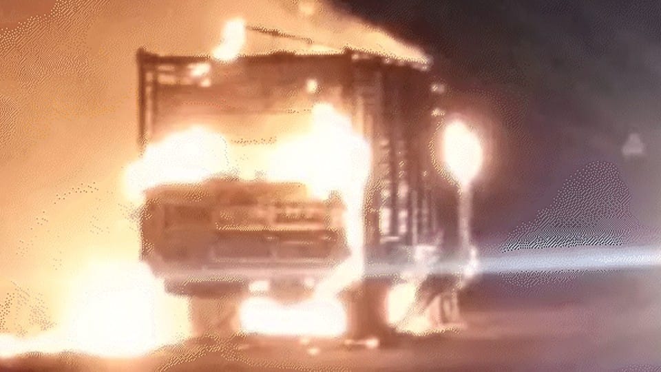 Ujjain news: Fire in a mini truck carrying cattle, 13 cows and calves burnt alive, 6 rescued, driver absconding