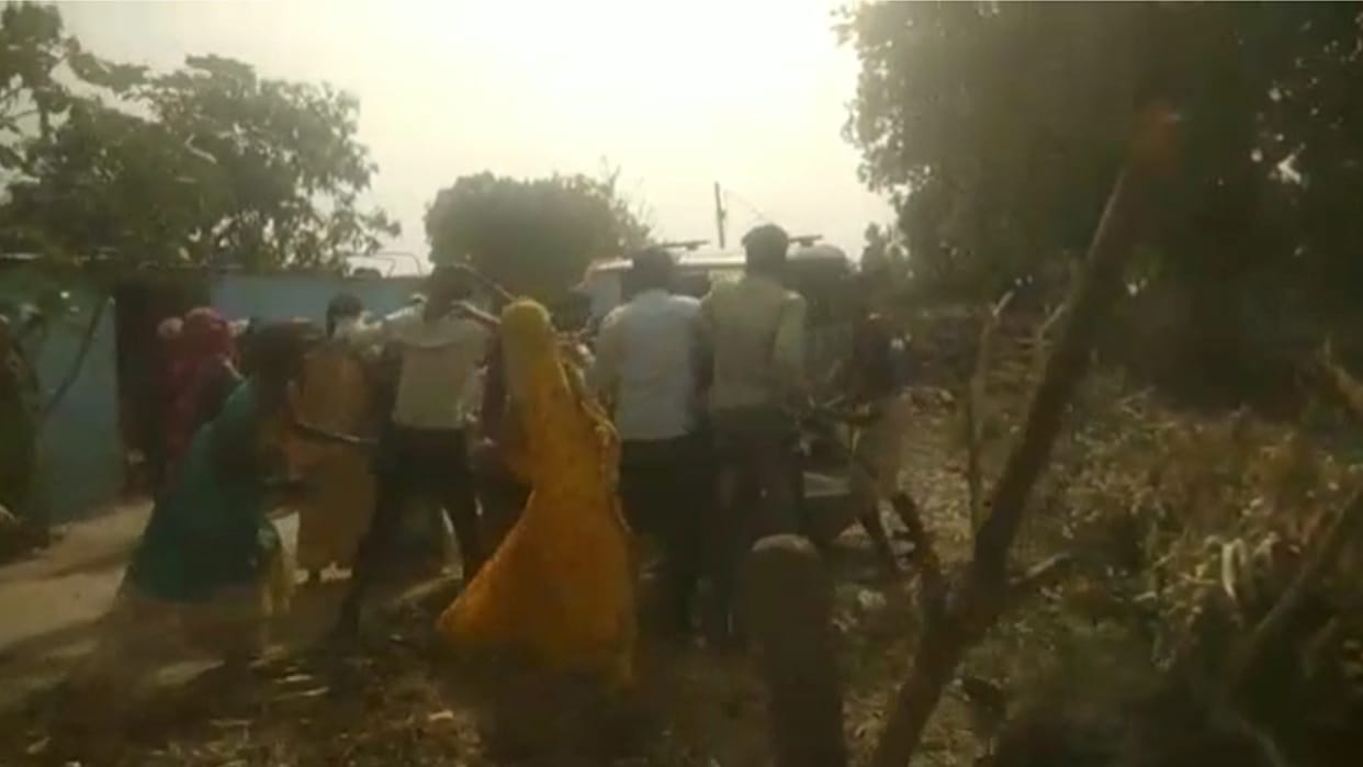 Satna News: Bloody clash between two sides over land dispute, video viral