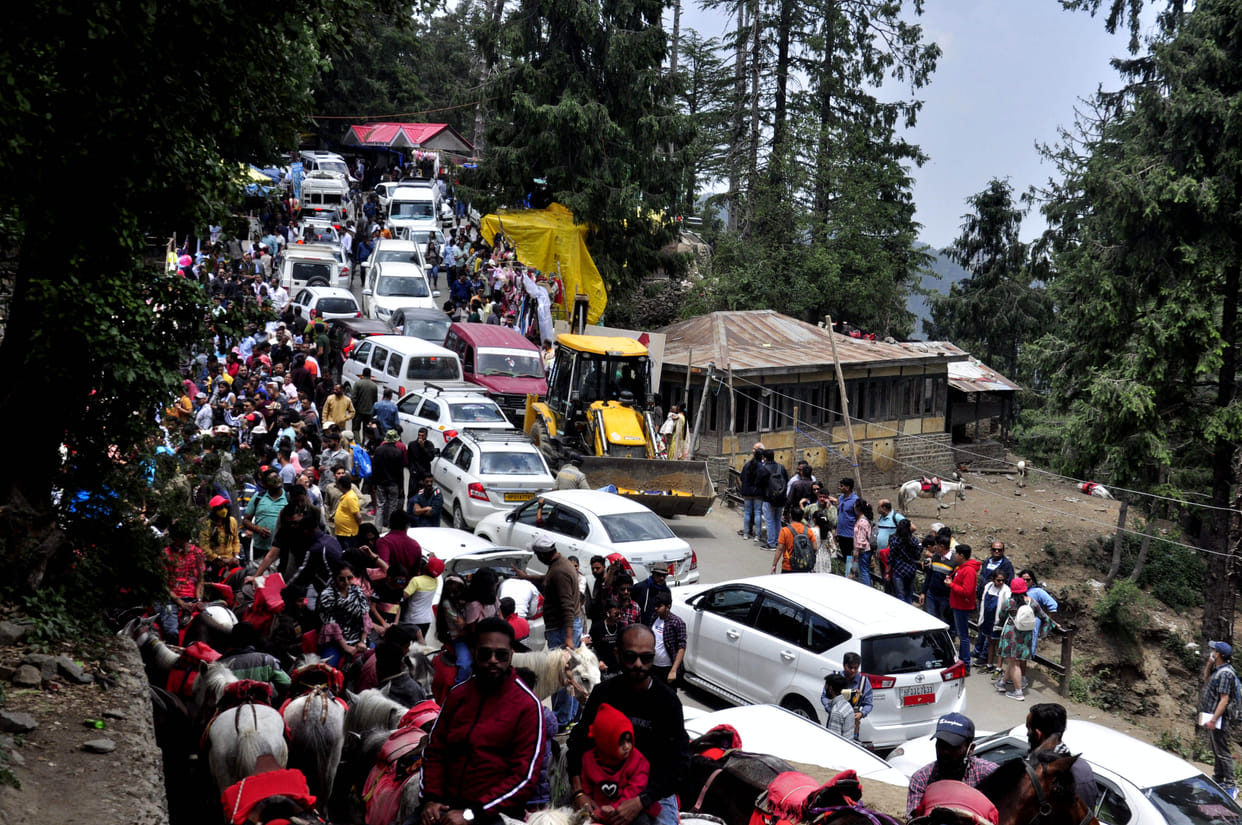 Parking of 600 vehicles, more than 1200 vehicles reaching Kufri daily