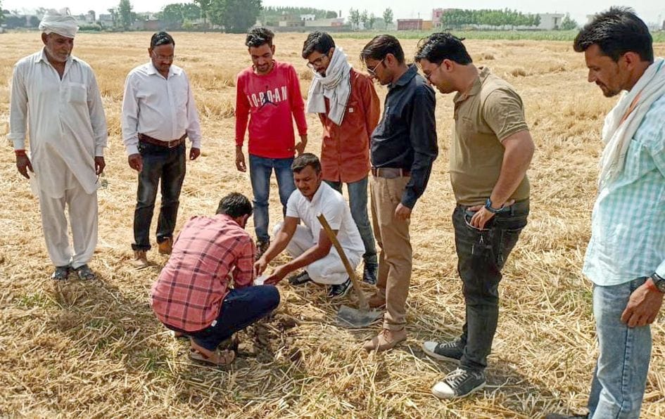 In Jathlana, the Agriculture Department took soil samples from farmers' fields