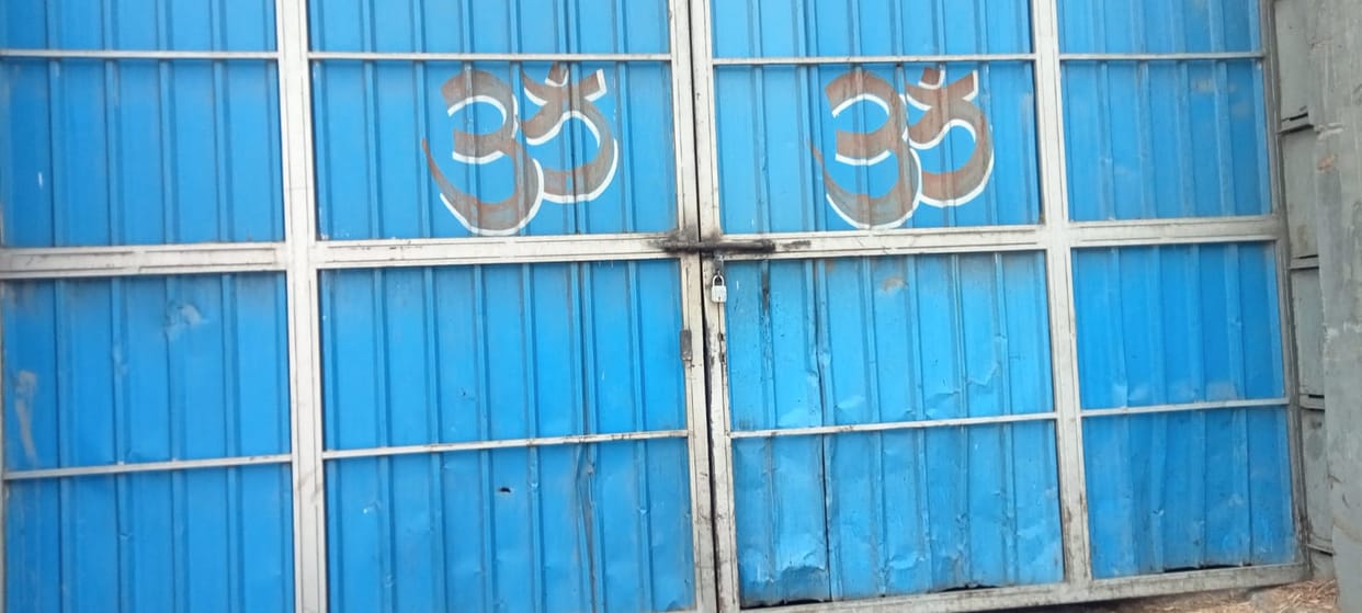 Case on three factory operators for not cooperating in investigation, locks hanging for fear of action