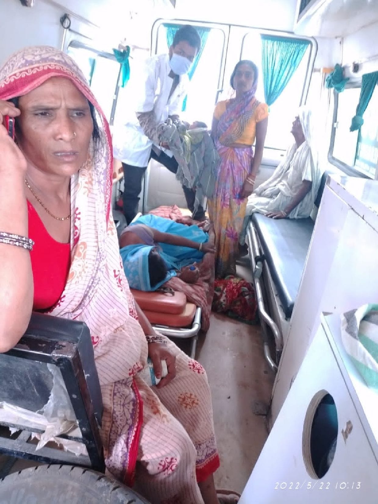 Maternity gave birth to daughter in ambulance, mother and child healthy