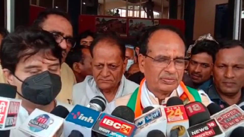 Cm in Gwalior: Shivraj thanked PM Modi for the reduction in diesel-petrol prices, said- he cannot see the suffering of the public
