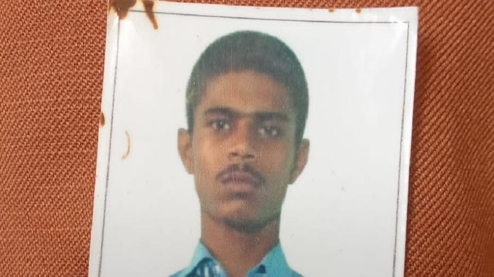 dispute between barati and gharati for changing song playing on dj one man killed by stabbing knife in gorakhpur