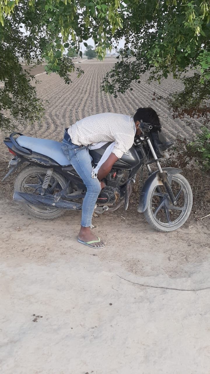 Drug injection was being done on the motorcycle near Lohgarh, died