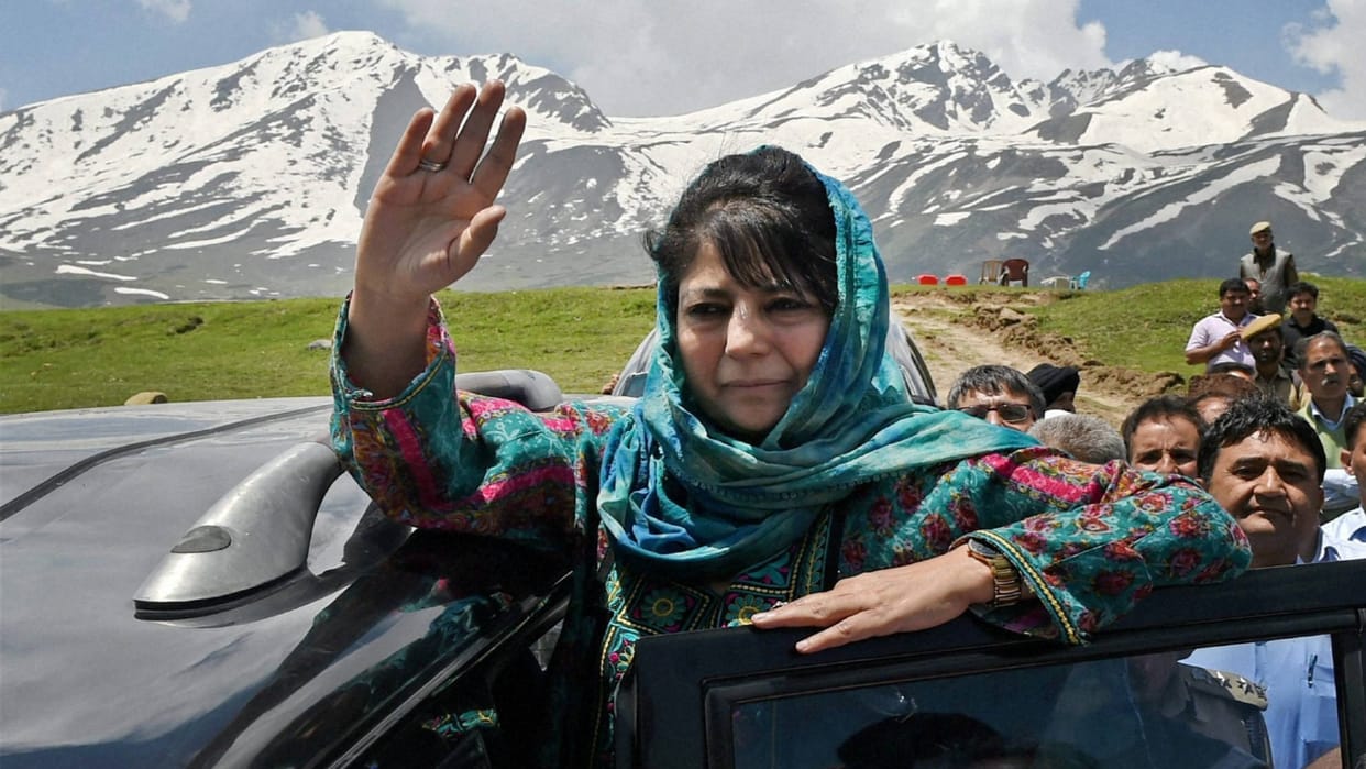 Former Chief Minister Mehbooba Mufti Birthday Special Know About her Life Interesting Facts News in Hindi