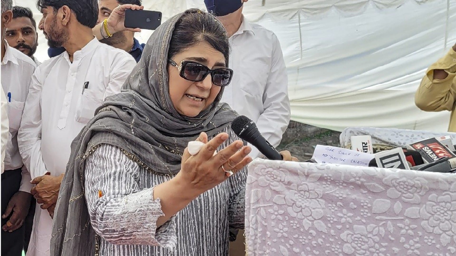Former Chief Minister Mehbooba Mufti Birthday Special Know About her Life Interesting Facts News in Hindi